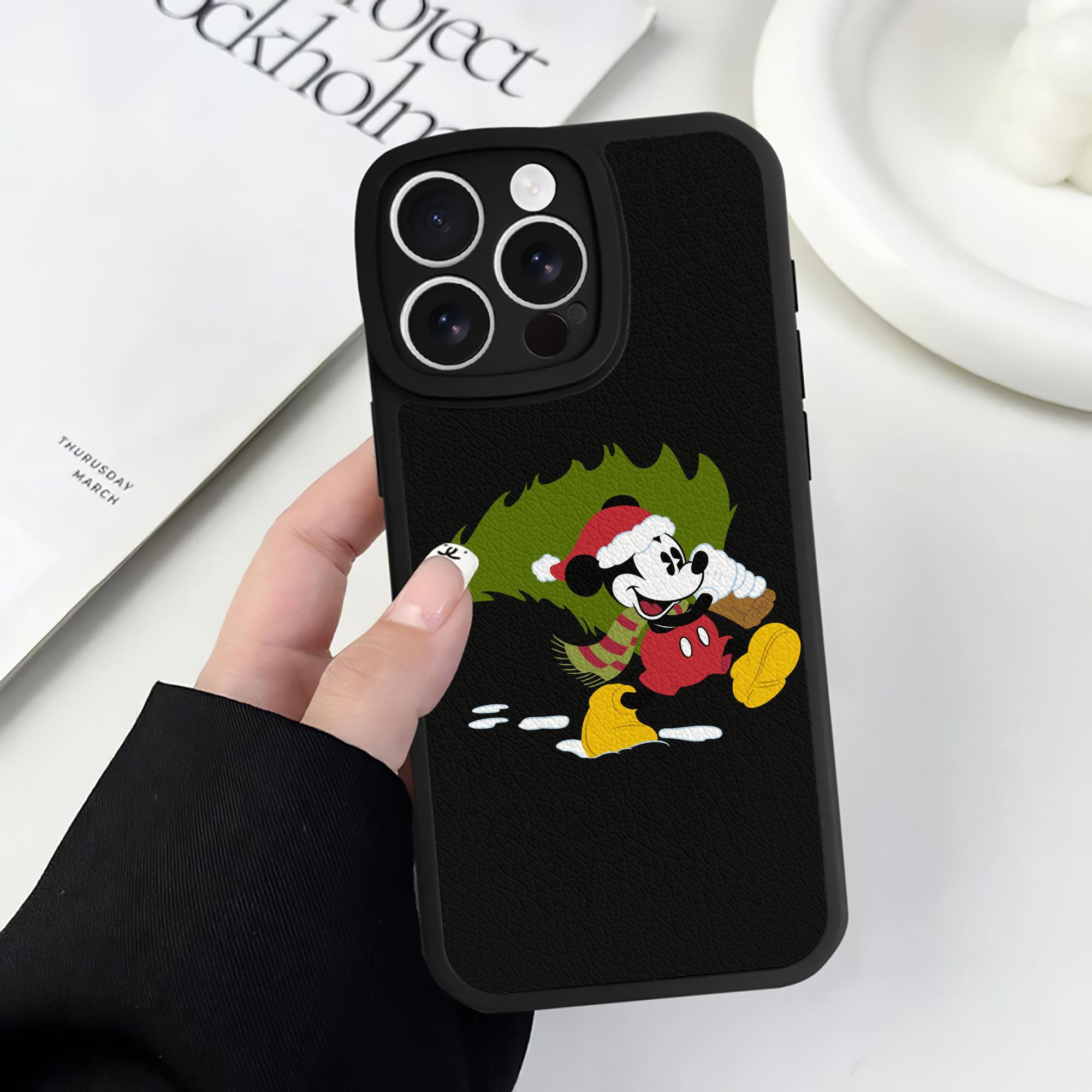 （画像用） ミッキーマウス Mickey Mouse 【iPhone 16シリーズ対応】シリコンスマホケース（レザー調） 材質：シリコン